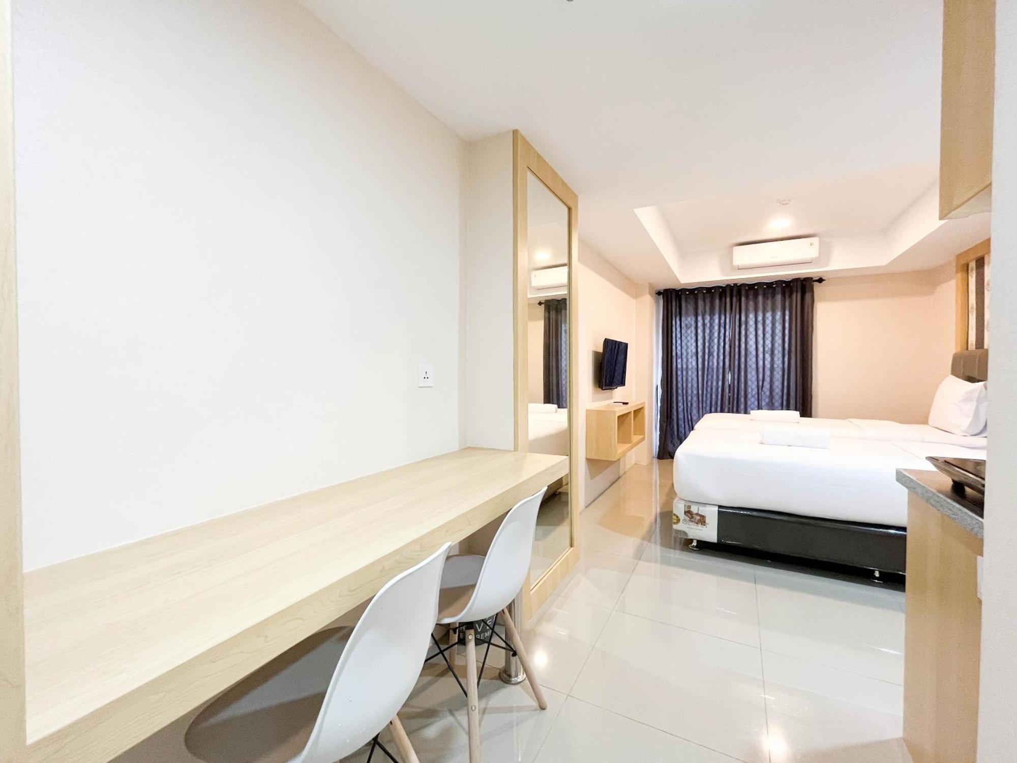 Comfortable And Tidy Studio De Prima Apartment By Travelio Medan Buitenkant foto