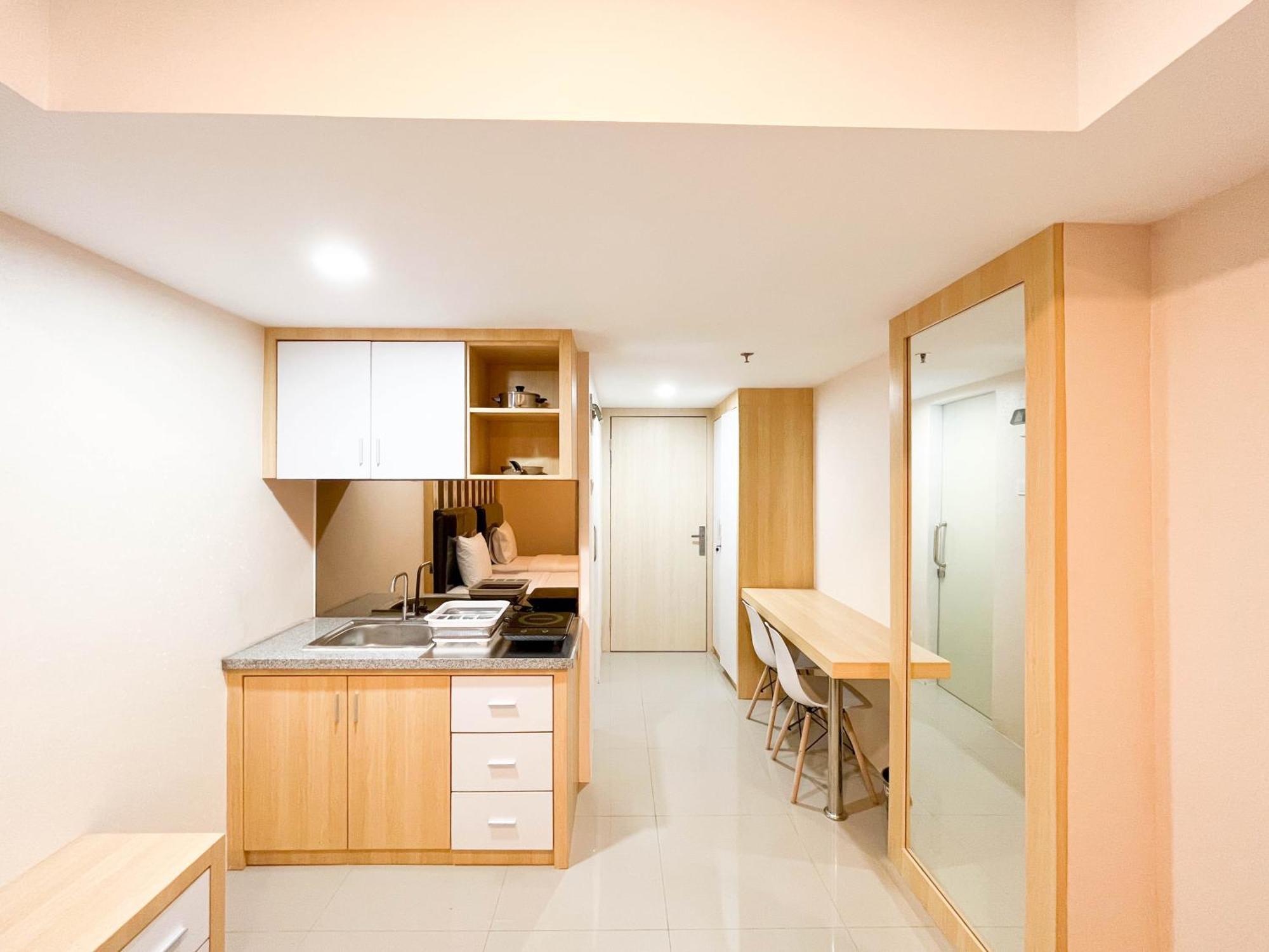 Comfortable And Tidy Studio De Prima Apartment By Travelio Medan Buitenkant foto