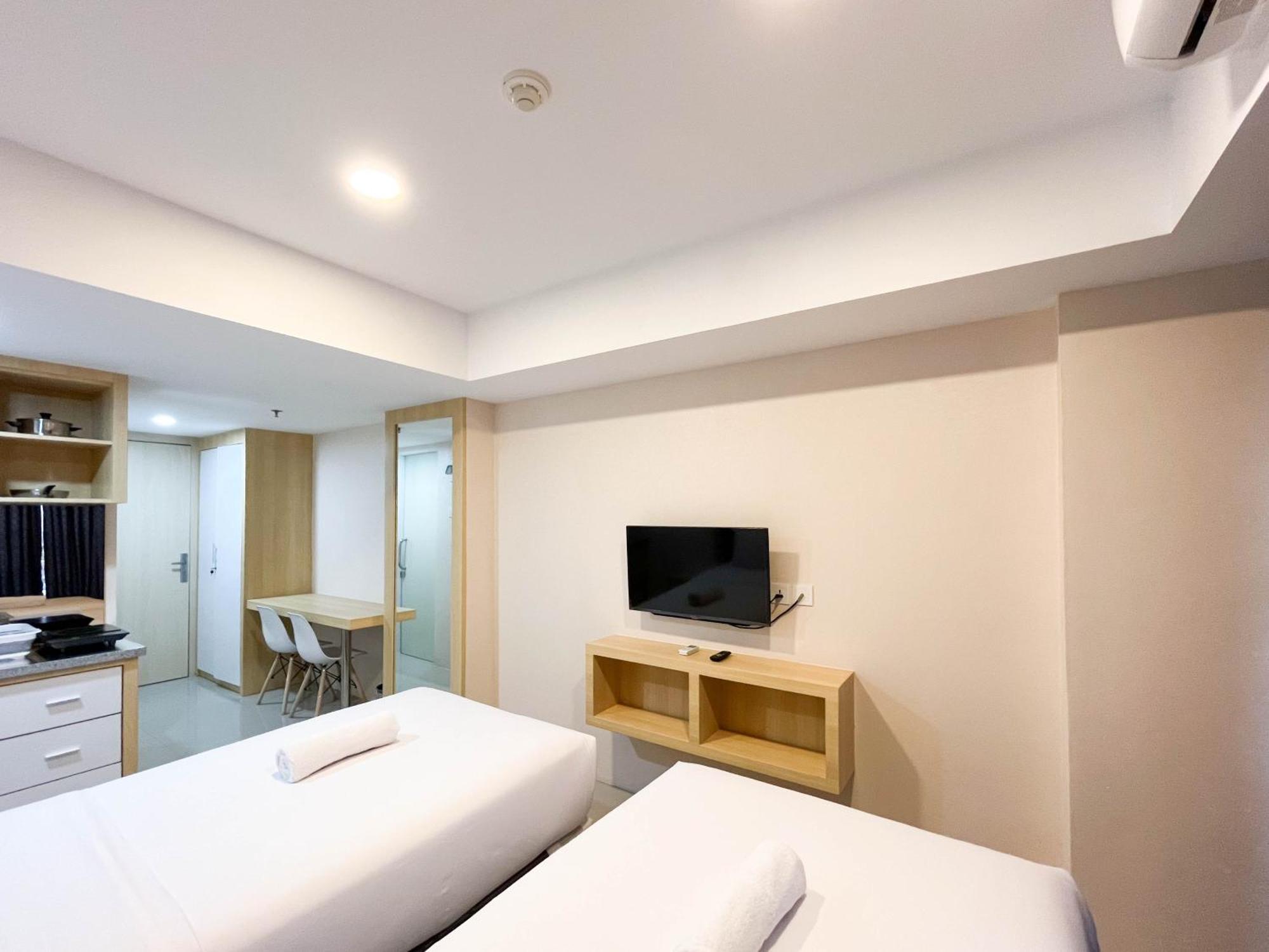 Comfortable And Tidy Studio De Prima Apartment By Travelio Medan Buitenkant foto